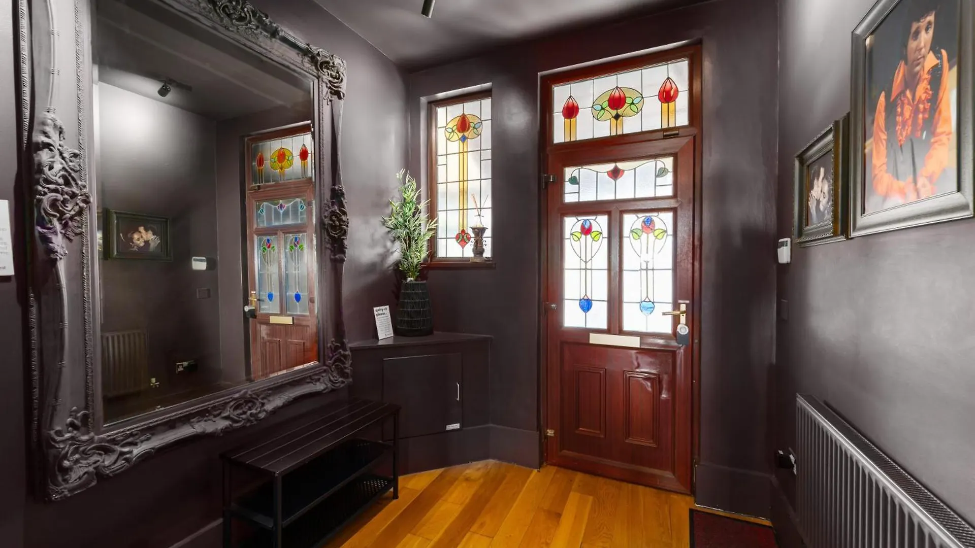 بيت للعطل City Retreat, Spacious 4 Bed House, Games Room, Parking, Hot Tub & Bbq كارديف