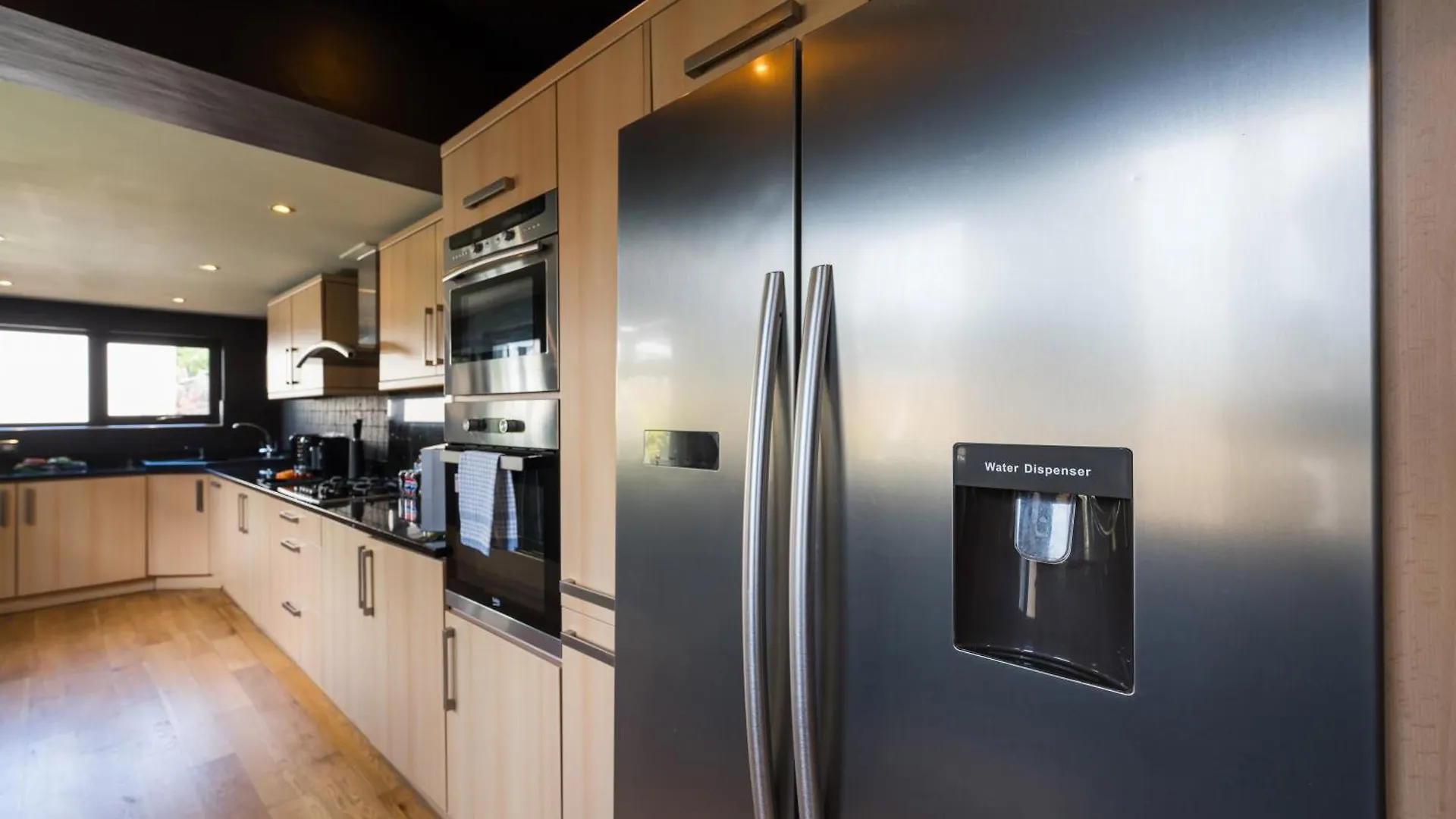City Retreat, Spacious 4 Bed House, Games Room, Parking, Hot Tub & Bbq كارديف