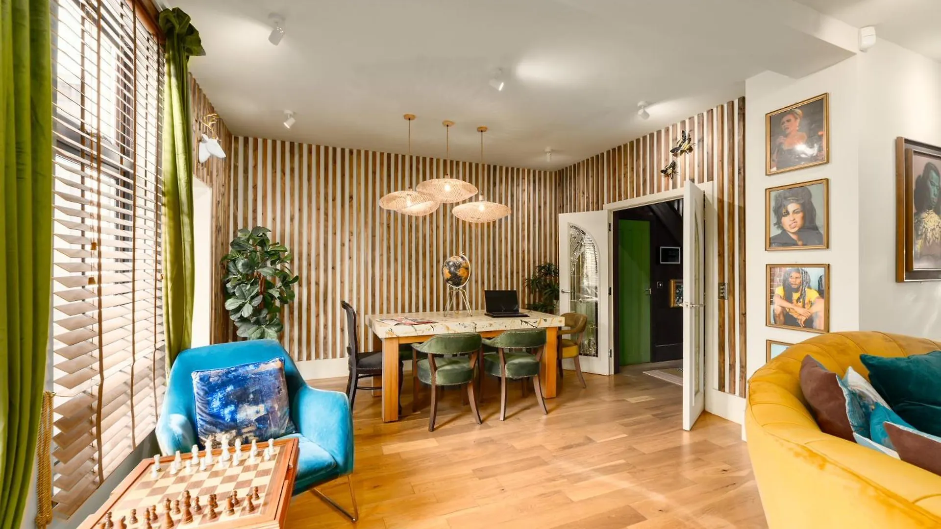 بيت للعطل City Retreat, Spacious 4 Bed House, Games Room, Parking, Hot Tub & Bbq كارديف