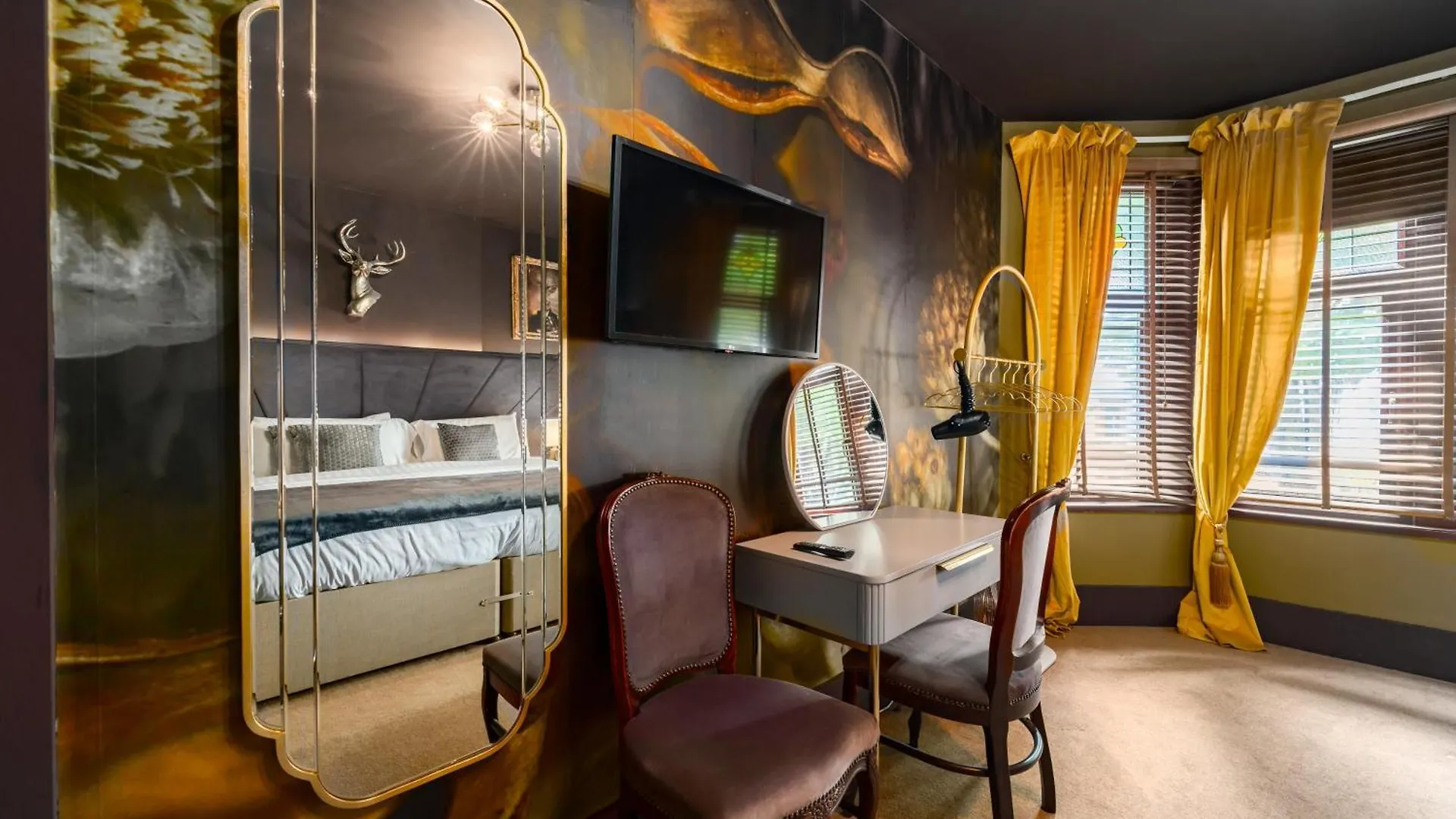 بيت للعطل City Retreat, Spacious 4 Bed House, Games Room, Parking, Hot Tub & Bbq كارديف