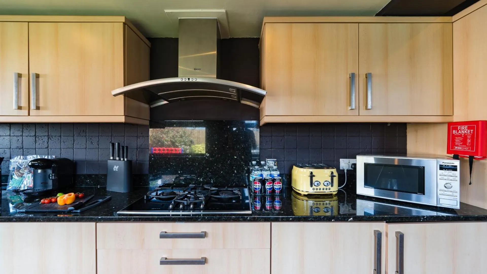 City Retreat, Spacious 4 Bed House, Games Room, Parking, Hot Tub & Bbq كارديف